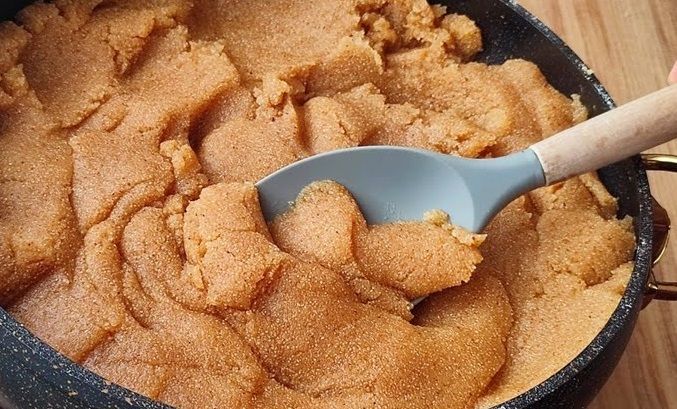 Hep yanlış pişirmişiz! İrmik helvasına lezzet katan aşçılık tüyosu!... Kimse anlatmamıştı 1